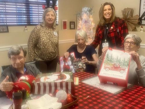 Rotary elves  deliver gifts.jpg
