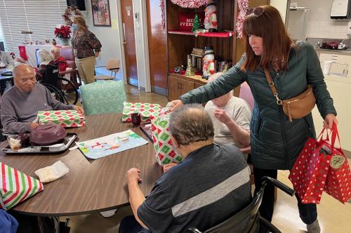 Shanna Downs hands out gifts to Seniors 25.jpeg